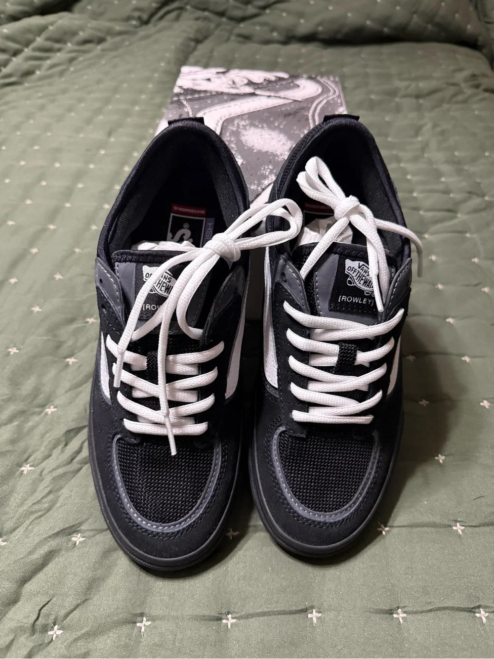 Vans Classic Black/White Low-Top Skate Shoes 7Y / 8.5 W
